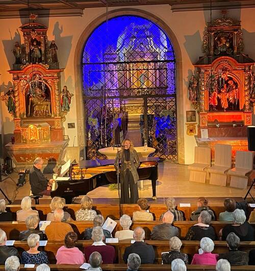 Sylvia Bergé, sociétaire de la Comédie française, avec le pianiste Thierry Ravassard.(C) AAS