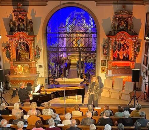 Sylvia Bergé, sociétaire de la Comédie française, avec le pianiste Thierry Ravassard.(C) AAS